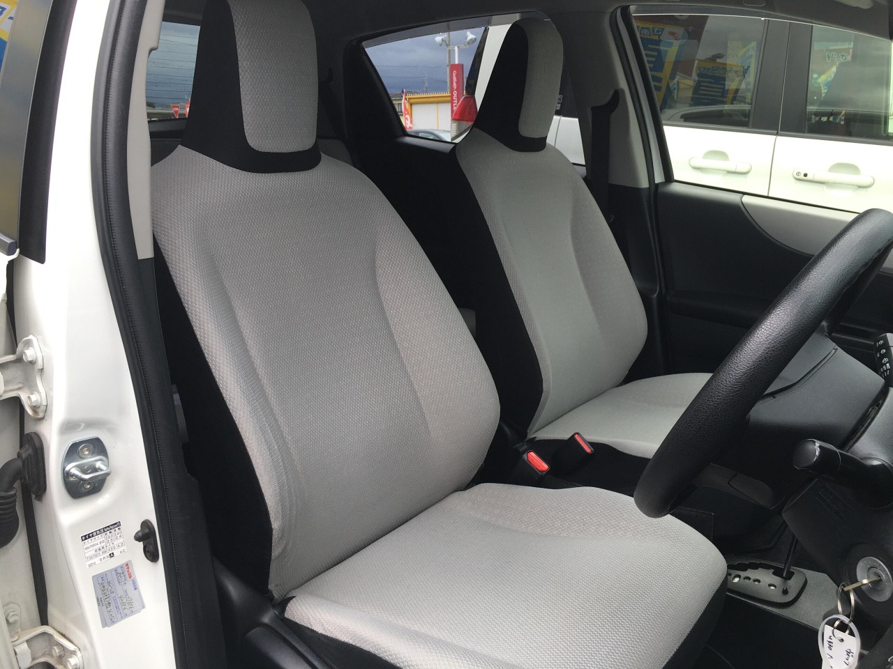 2012  TOYOTA VITZ